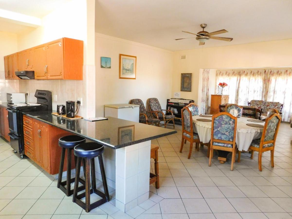 Mama Mia Cottages Oslo Beach Port Shepstone Eksteriør billede
